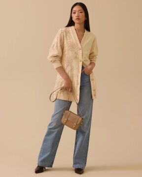 SEÇİL V Yaka Nakışlı Düğmeli Hırka