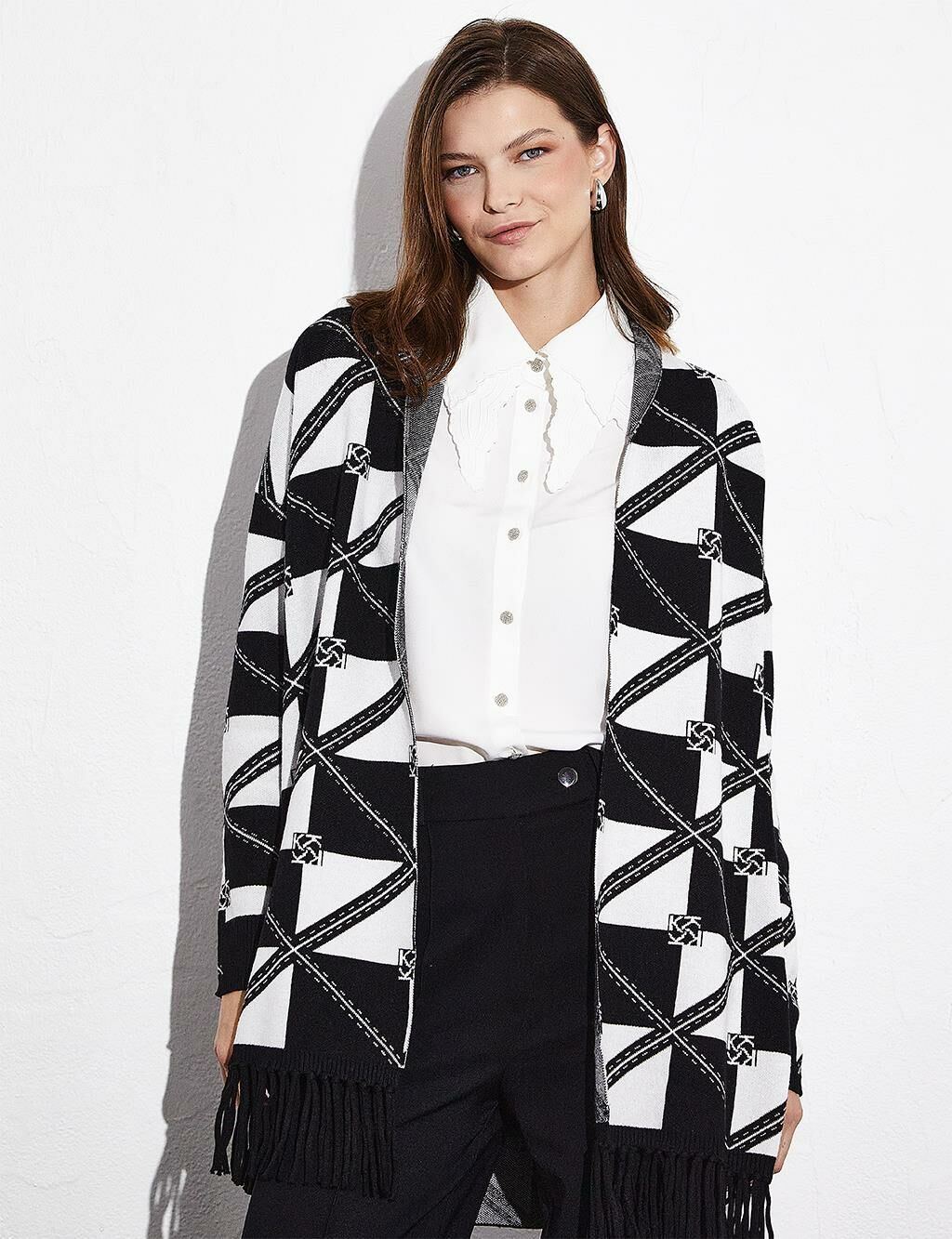 KAYRA Exclusive Püsküllü Monogram Tasarım Triko Hırka Siyah