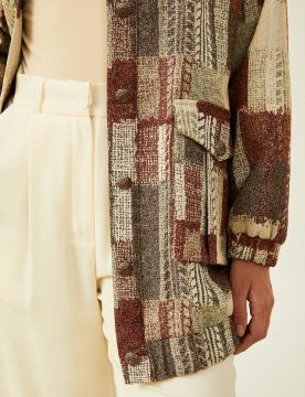 KAYRA BİLEKLERİ BÜZGÜLÜ ÇİFT CEPLİ CEKET