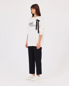 SEÇİL İNCİ DETAYLI AKSESUARLI BASKILI SWEATSHIRT