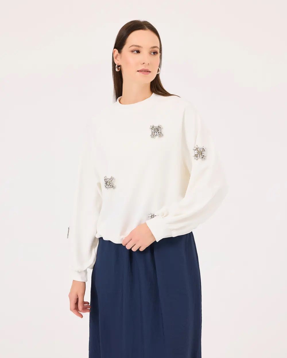SEÇİL YUVARLAK YAKA TAŞLI SWEATSHIRT