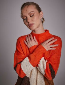 KAYRA Exclusive Soyut Desenli Triko Tunik