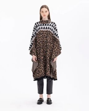SEÇİL LEOPAR DESENLİ PÜSKÜL DETAYLI OVERSİZE PANÇO