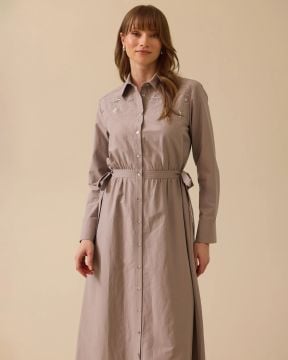 SEÇİL NAKIŞLI BELİ BAĞLAMALI CEPLİ ELBİSE